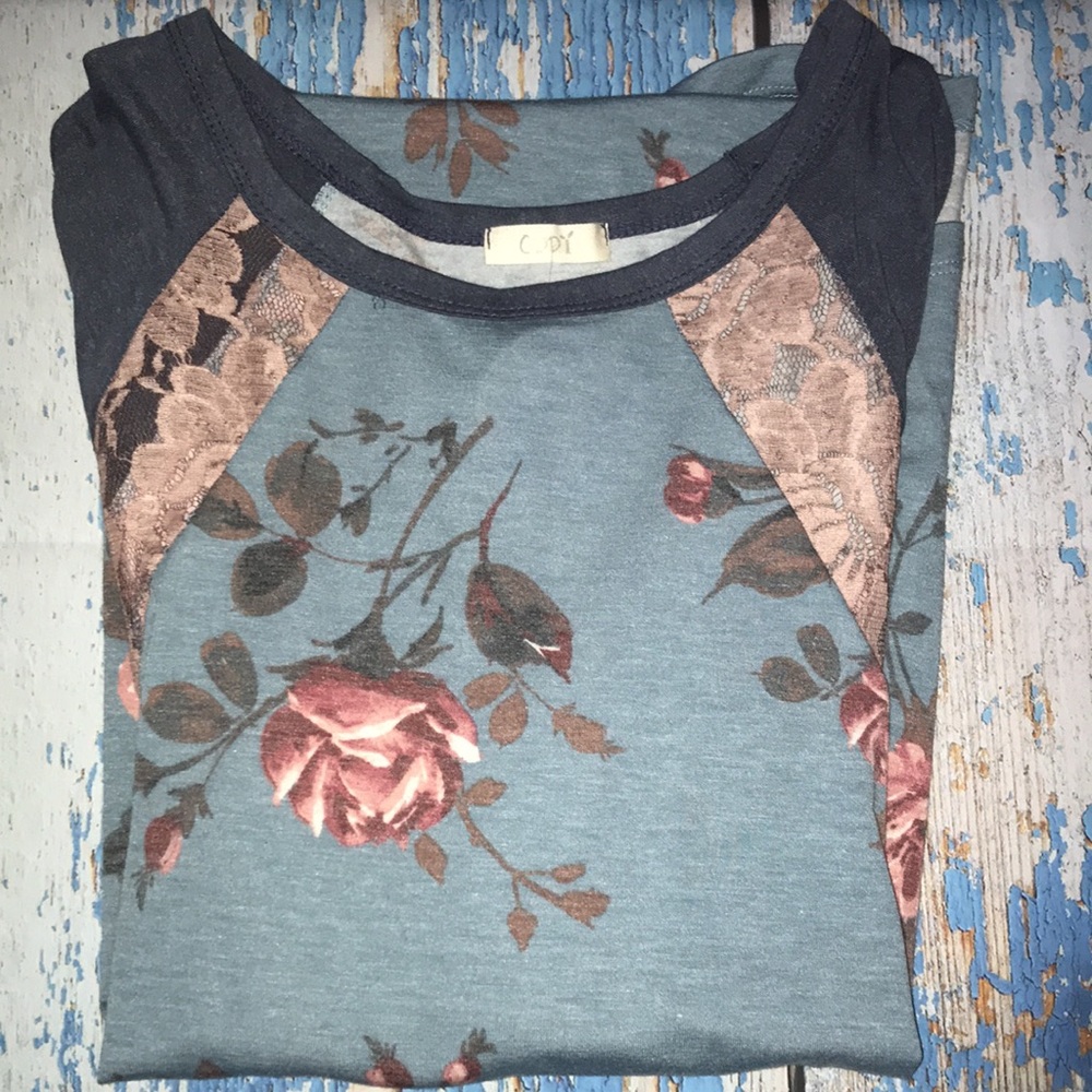 Floral Top - Picture 4 of 5